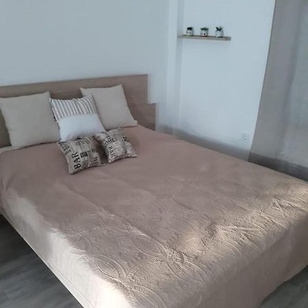 Fully Renovated Small & Cosy Studio Атина Екстериор снимка